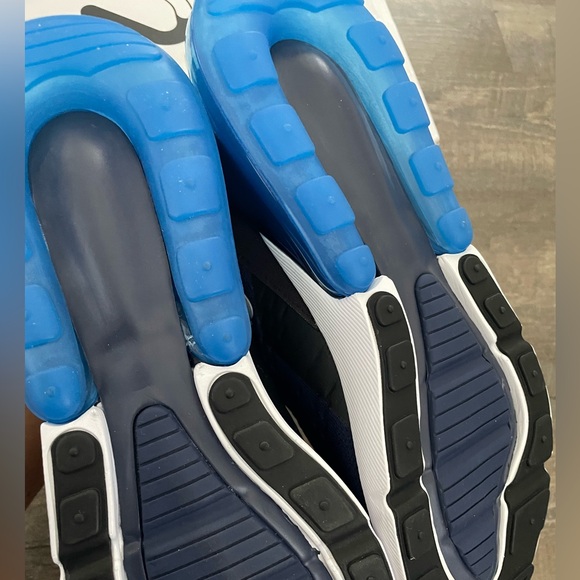 Men’s Nike Air sneakers -NEVER WORN! - Picture 2 of 9